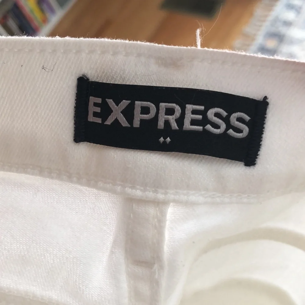 Express Mid Rise Crop Jeans - Picture 4 of 4